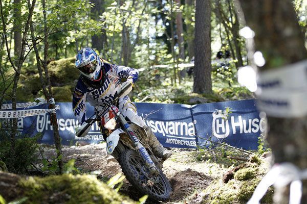 Iván Cervantes sufre y pierde el liderato del Mundial en Suecia