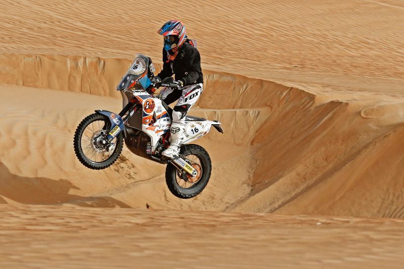Monleón se ve obligado a abandonar durante la tercera jornada del Abu Dhabi Desert Challenge