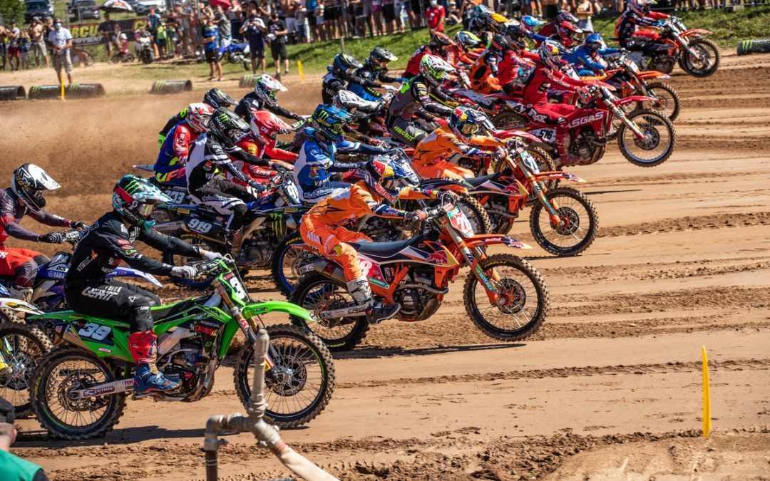 El Mundial de MX volvió a la acción en Letonia con triunfos de Coldenhoff y Vialle