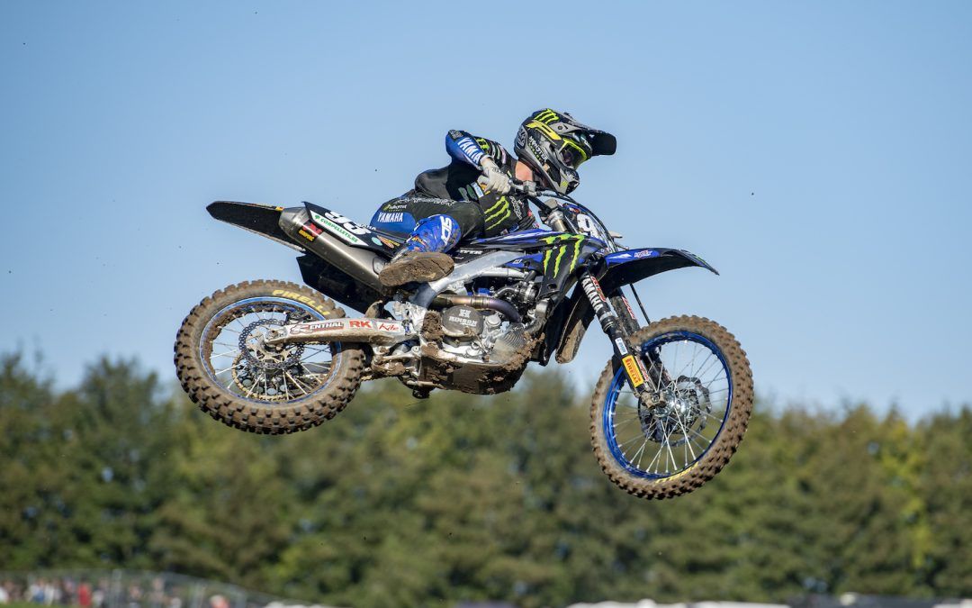 Jago Geerts termina su última carrera en MX2 con victoria en el GP de la Gran Bretaña