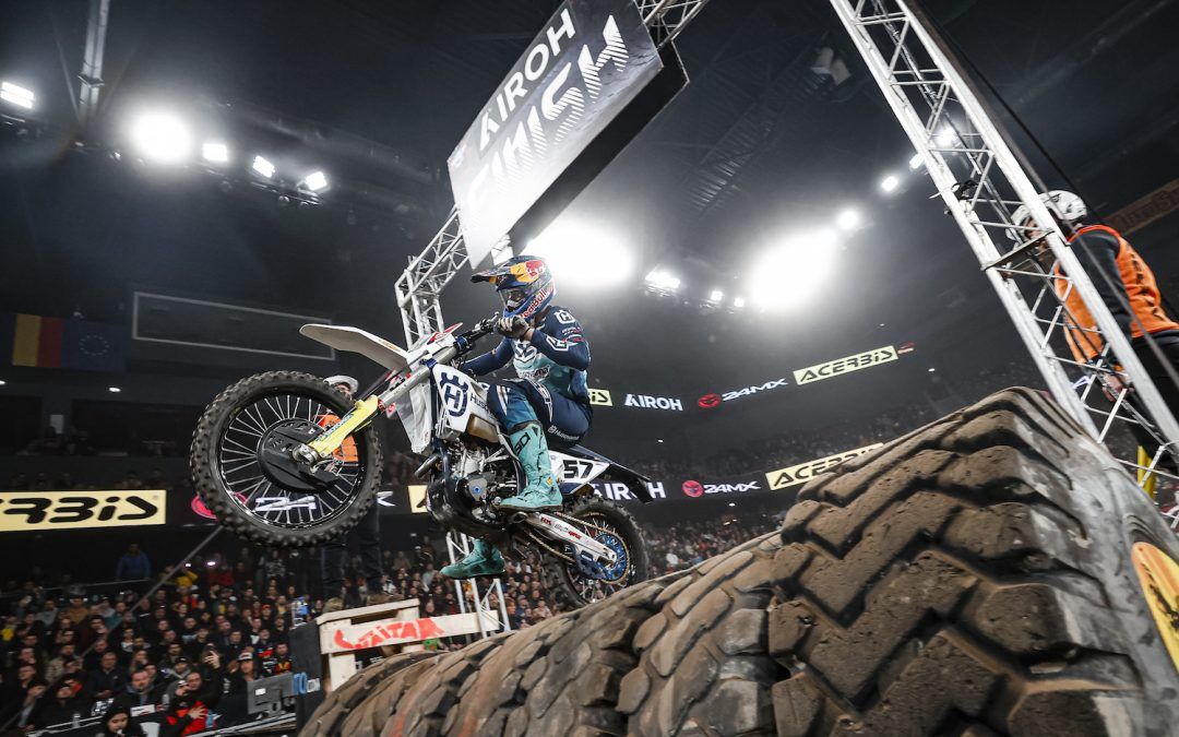 Billy Bolt amplía su liderazgo en el GP de Rumanía de SuperEnduro