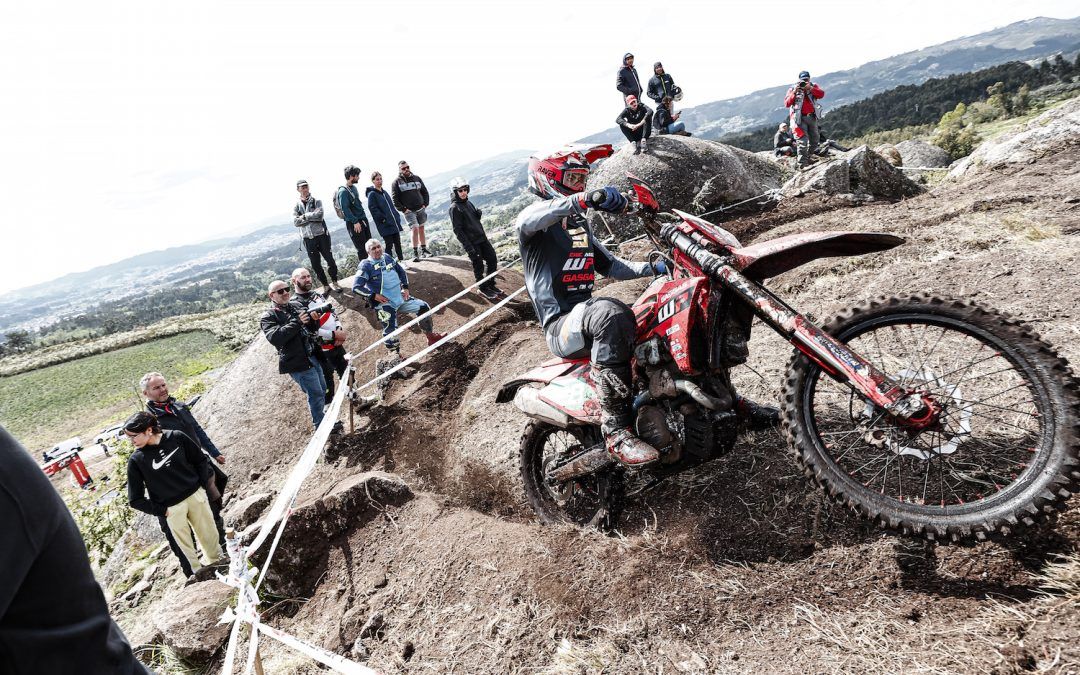 Podio de Albert Fontova (WP Eric Augé) en el inicio del Mundial de EnduroGP 2024