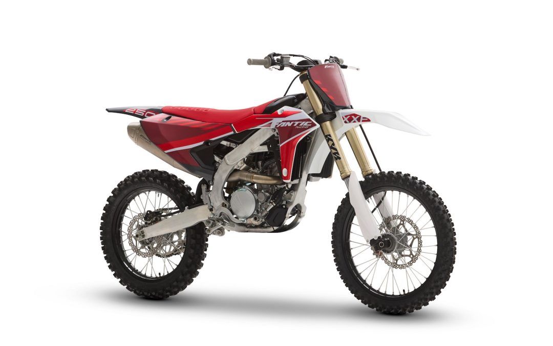 Fantic exhibe su gama de Motocross MY25