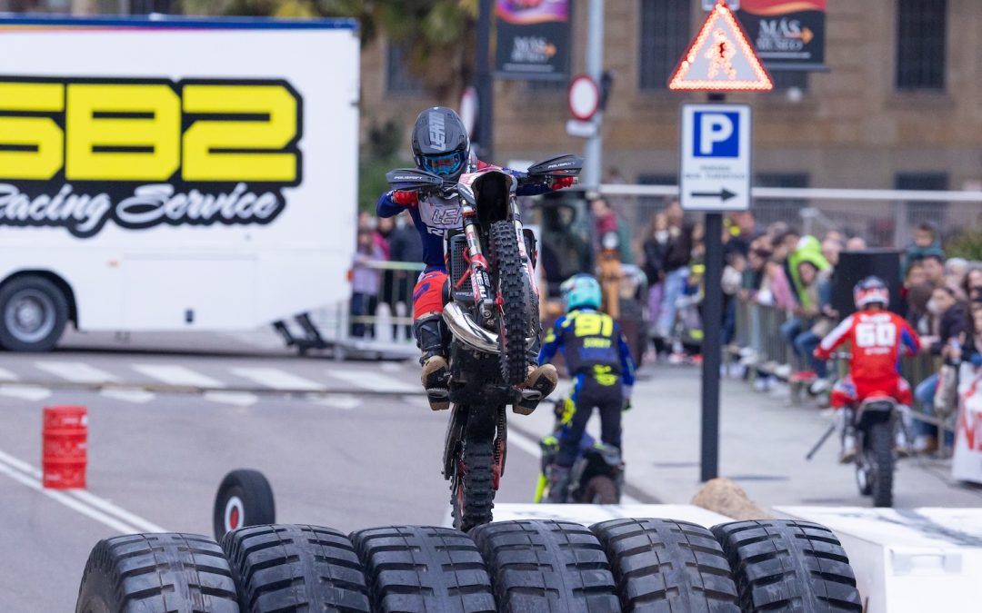 Alfredo Gómez, ganador del SuperEnduro de Salamanca ante 5.000 personas