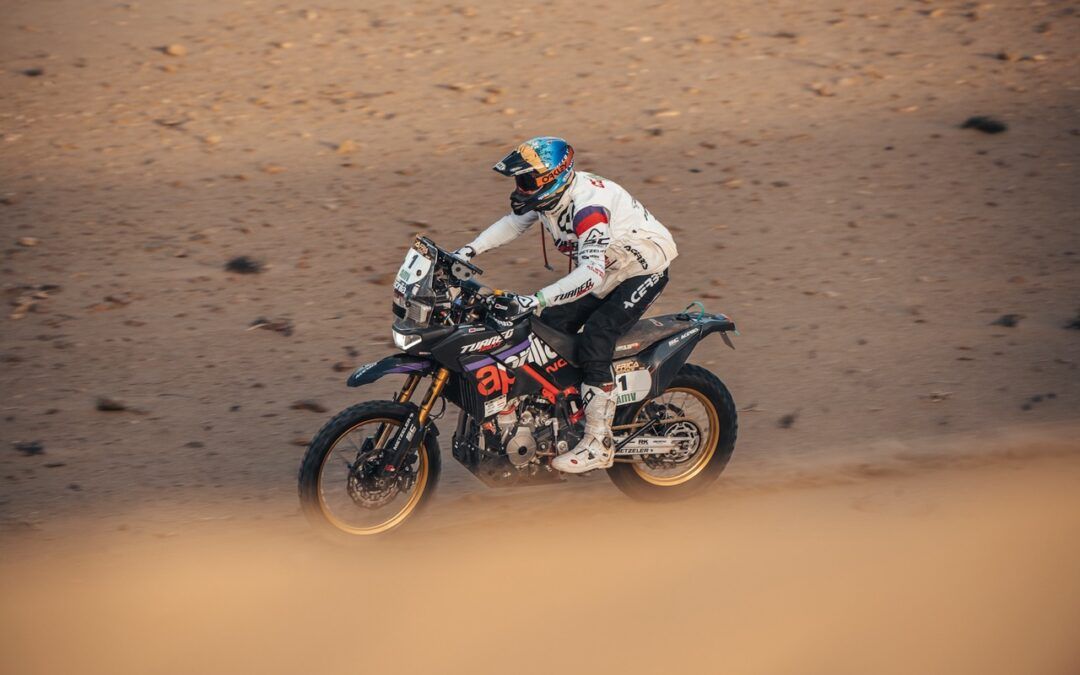 Jacopo Cerutti recupera el liderato del África Eco Race a pesar de una caótica etapa