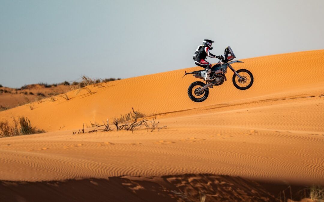 Alex McInnes se lleva su primera victoria en la Saudí Baja