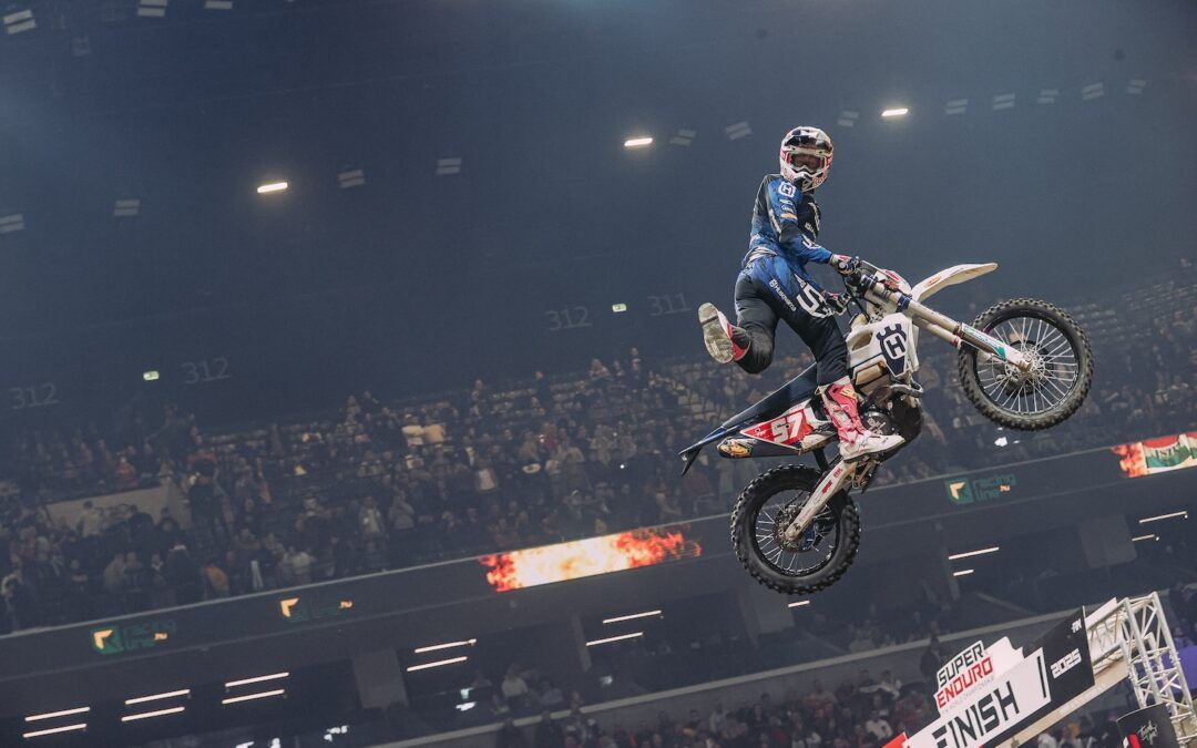 SuperEnduro: Billy Bolt más líder tras un movido GP Hungría