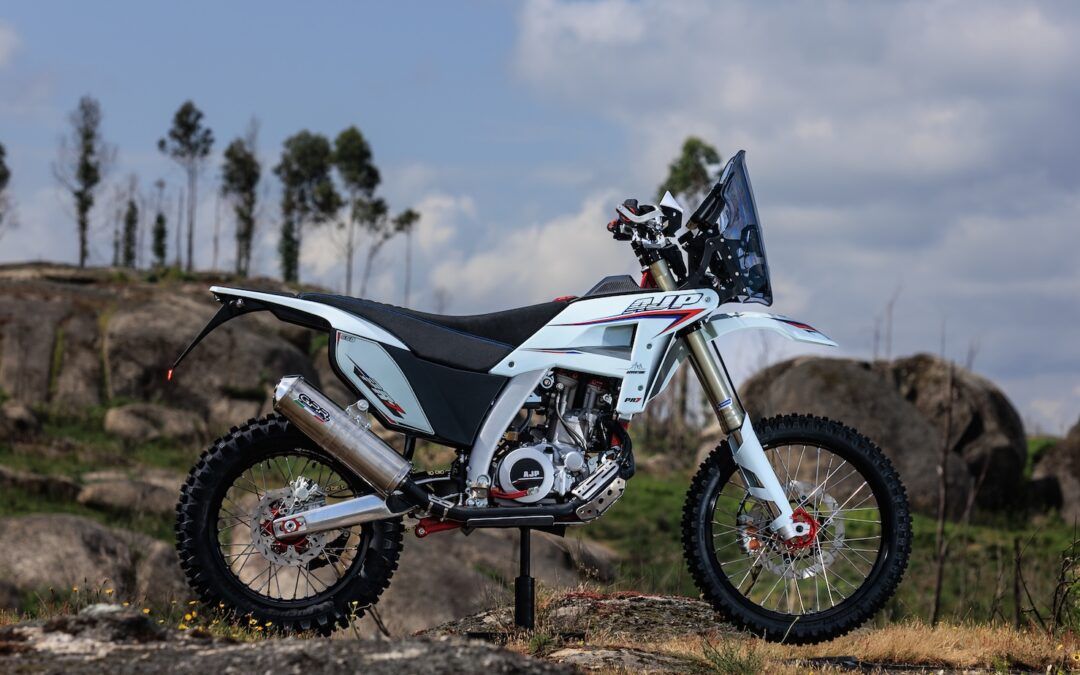 AJP presenta su mejorada Adventure Trail Off Road PR7 2025