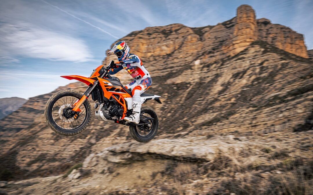 KTM anuncia las fechas de llegada a los concesionarios de sus nuevos modelos de calle y Aventura