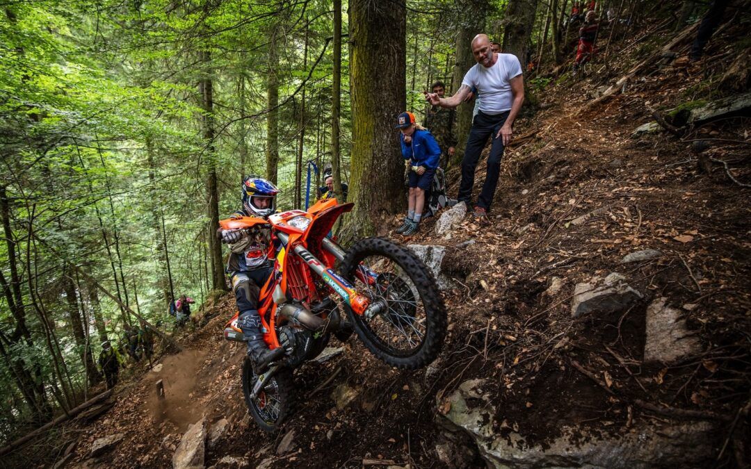 Mani Lettenbichler domina el día 1 Offroad en Red Bull Romaniacs