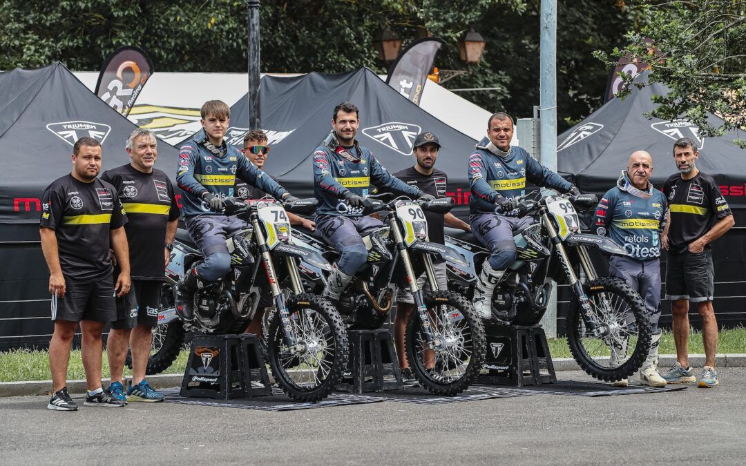 El equipo Triumph-Motissimo se presenta exitosamente en Asturias