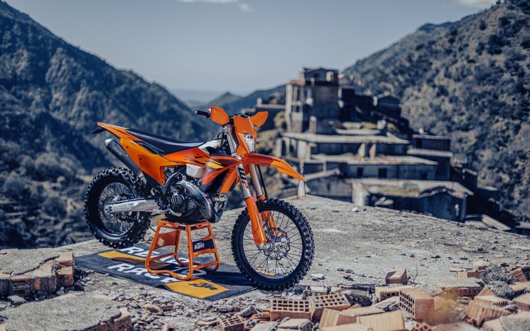 KTM muestra sus Enduro 2026 reduciendo la gama EXC de 2T
