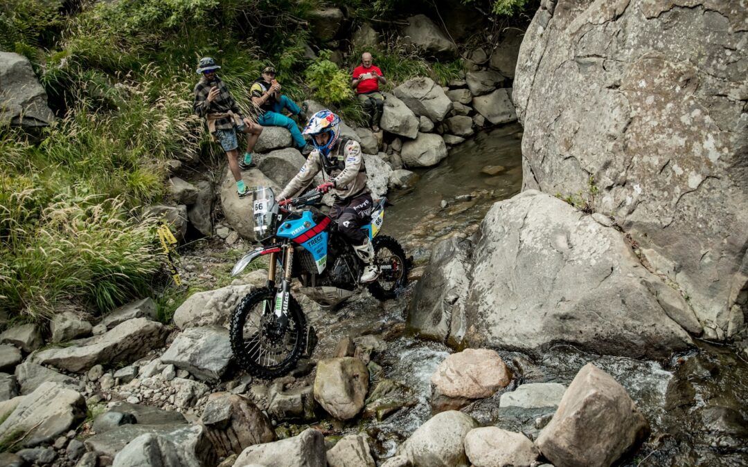 Pol Tarrés junto a su Yamaha Ténéré 700, siguen fascinando