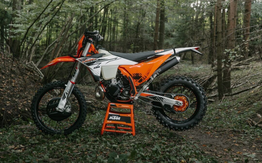 KTM lanza la 300 EXC HARDENDURO 2026: Diseñada para condiciones extremas