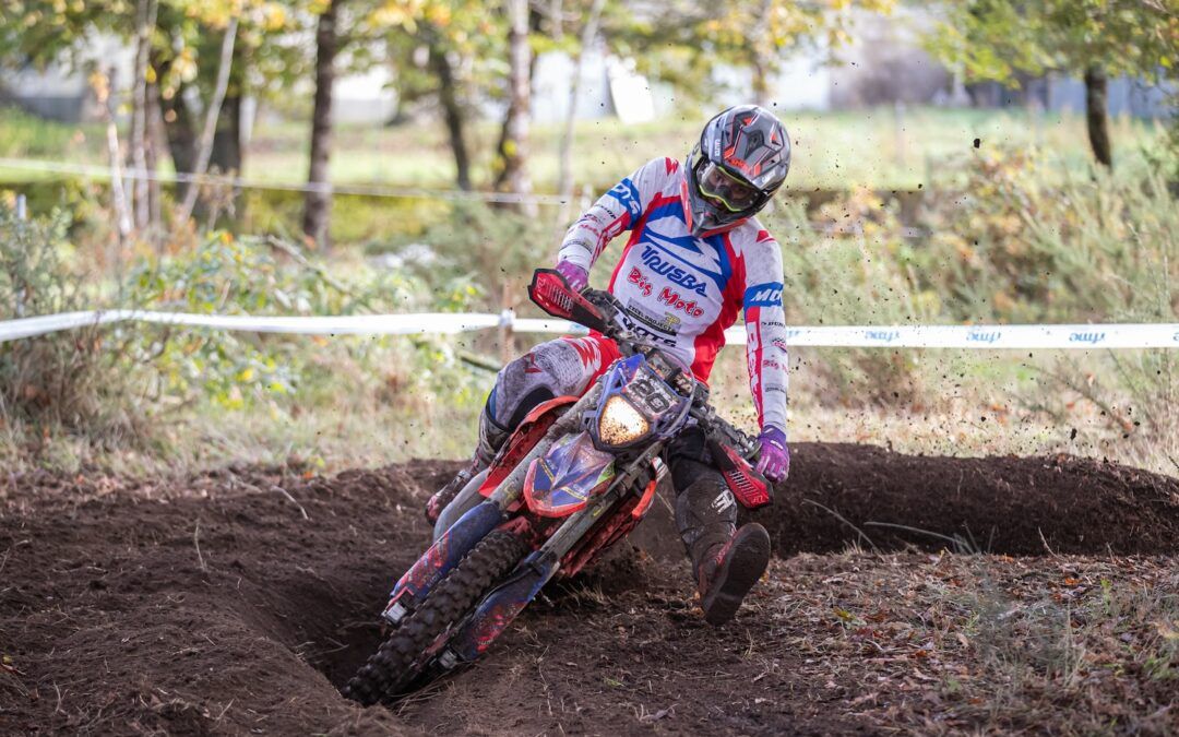 Doblete de los pilotos Beta Trueba, Nil Rojas y Ramón Godino, en el Enduro de Piñor