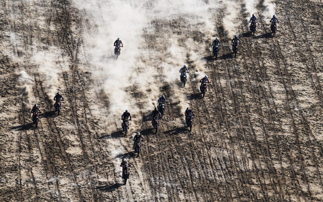 19 pilotos españoles en moto competirán en el Dakar 2026 ¡Te los presentamos!