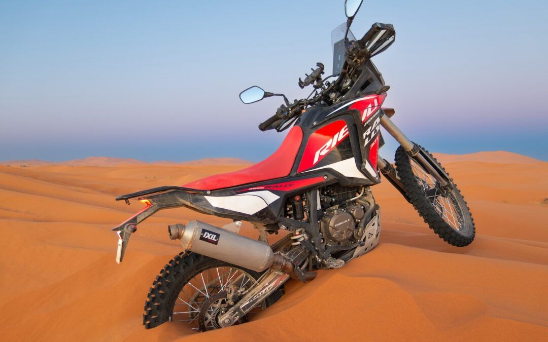 Desafiamos a la Rieju Aventura Rally 307 en el desierto del Sáhara