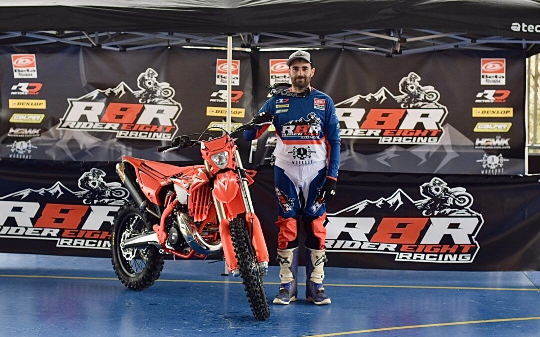 El nuevo equipo R8R Rider Eight Racing de Iñaki Gomarin