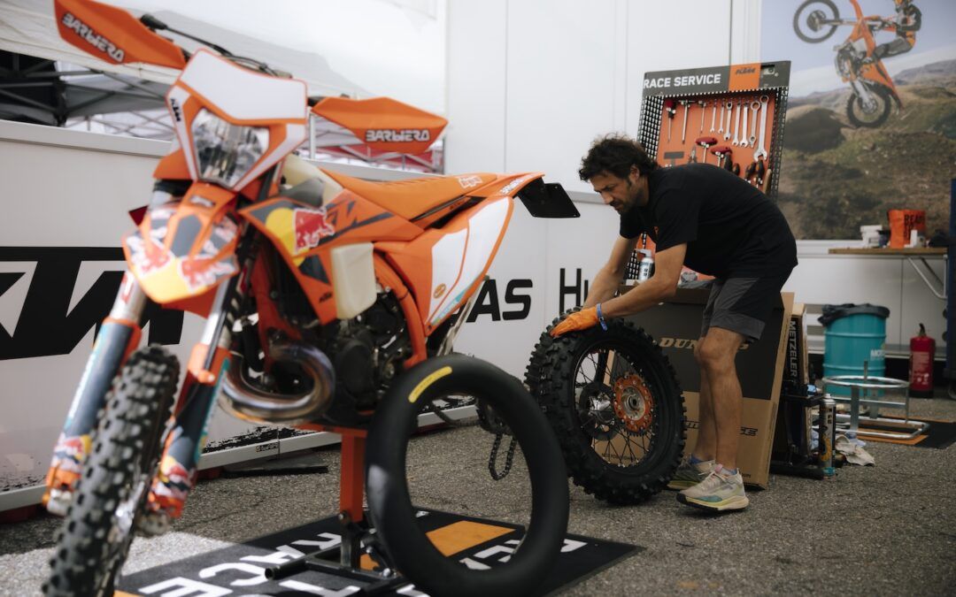 KTM celebra los 100 años de los 6DAYS® con packs de asistencia y alquiler de motocicletas