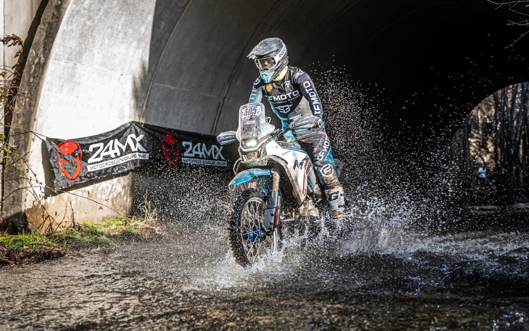 Mario Román y la CFMOTO 450 MT se estrenan en lo más alto del podio