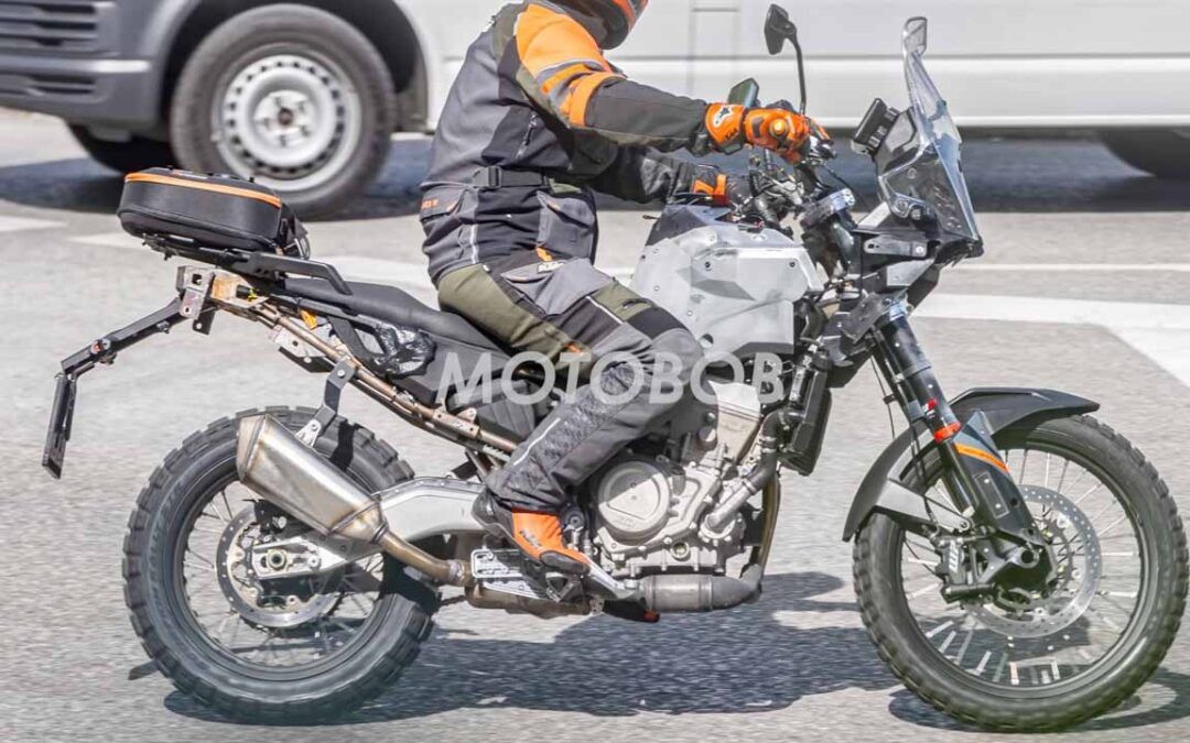 Ya rueda la nueva KTM Adventure con motor bicilíndrico de 490cc