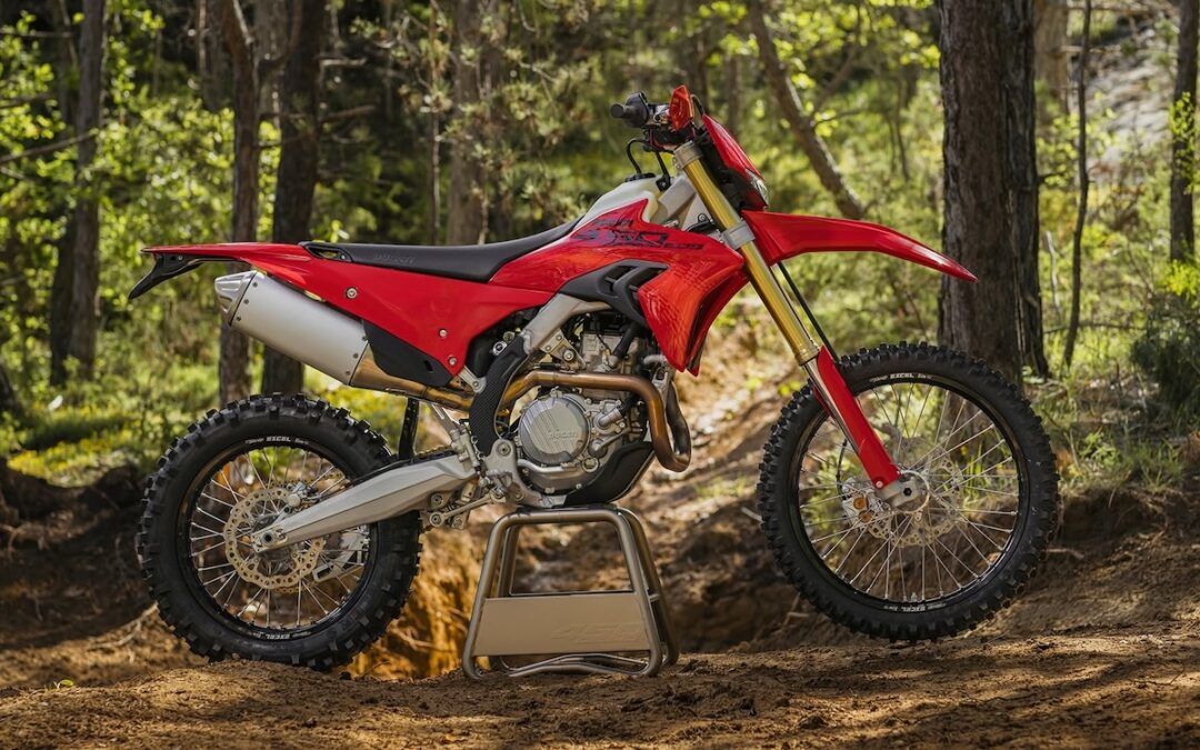 Ducati ya tiene a punto su primera moto de enduro, la Desmo450 EDS