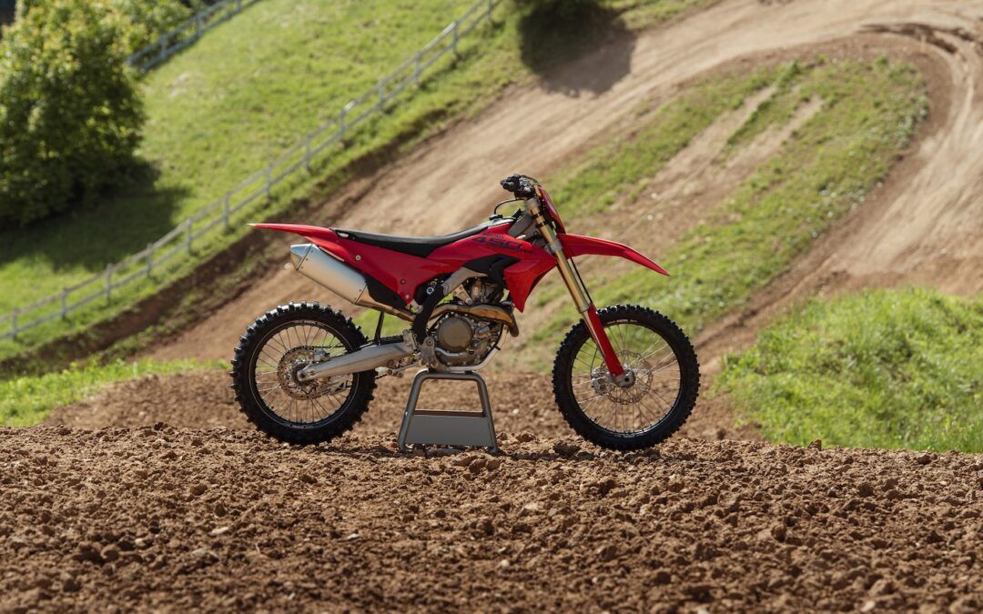 La Ducati Desmo450 MX y la Factory evolucionan en su versión MY27